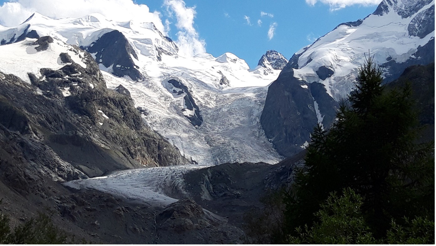 Das Bild zeigt eine Ansicht des Morteratsch-Gletschers in Graubünden in der Schweiz.